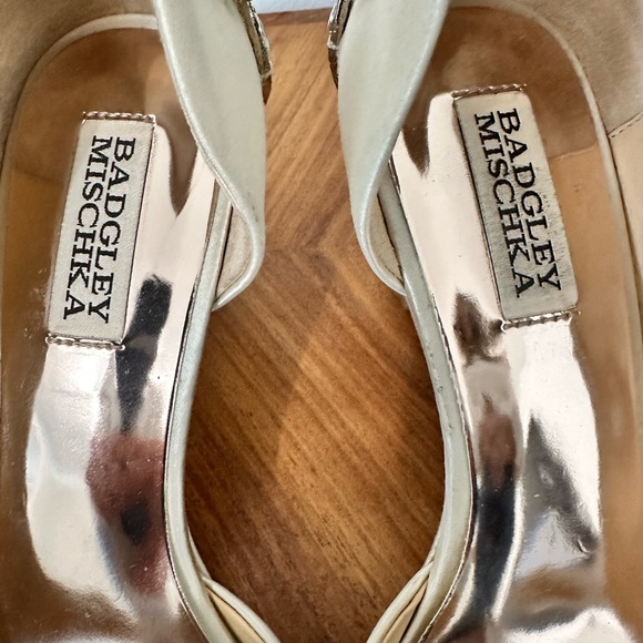 Badgely Mischka Cream Meagan Embellished Crystal Wedge Shoes Wedding Guest GUC - Picture 2 of 10